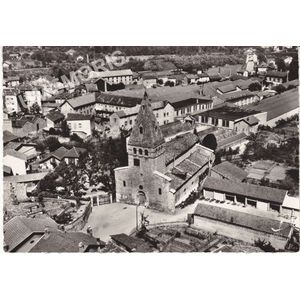 en avion au dessus de... 6 Moirans (Is&egrave;re) l'ancienne &eacute;glise (M. H.)