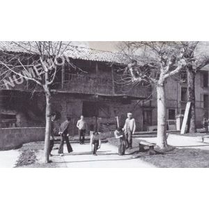 Bilieu : jeux de boules au caf&eacute; Chevallet