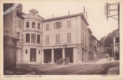 Voiron (Is&egrave;re) l'h&ocirc;tel de ville
