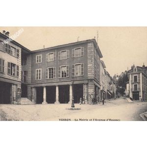 GD 055 Voiron la mairie et l'avenue d'Haussez