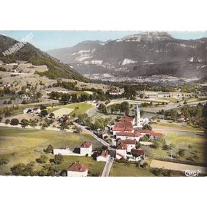 St-Nicolas-de-Macherin (38 Is&egrave;re) 448-35 A vue g&eacute;n&eacute;rale a&eacute;rienne au fond, montagne de Chartreuse