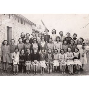 &eacute;cole de filles de St Etienne de Crossey en  1951-52