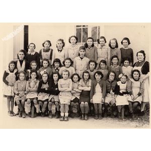 &eacute;cole de filles de St Etienne de Crossey en 1952