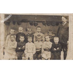 Chirens &eacute;cole en 1912 environ petits