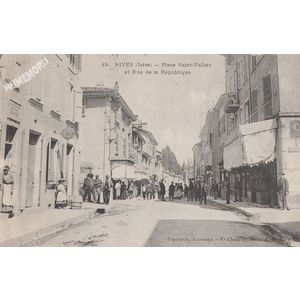 019 Rives (Is&egrave;re) place Saint-Vallier et rue de la R&eacute;publique