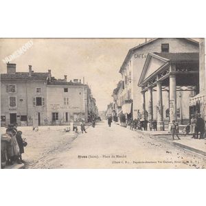 Rives (Is&egrave;re) place du March&eacute;