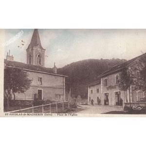 St-Nicolas de Macherin (Is&egrave;re) place de l'&eacute;glise