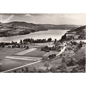 Paladru (Isère) 4 Vue générale et le lac