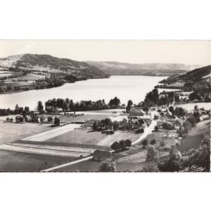 Paladru (Isère) 4 Vue générale et le lac