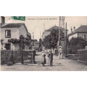 Moirans (Is&egrave;re) passage &agrave; niveau de la Galifette