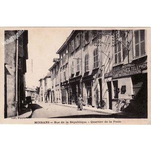 Moirans rue de la R&eacute;publique quartier de la Poste
