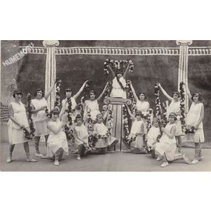 Voiron : th&eacute;&acirc;tre &agrave; l'&eacute;cole avant 1914