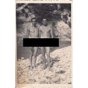 Voissant : deux baigneurs