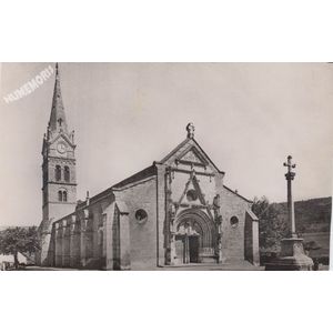 St-Geoire-en-Valdaine (Is&egrave;re) Eglise du XIIe si&egrave;cle (Mon. hist.)