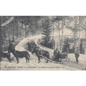 246 Dauphin&eacute; massif de la Chartreuse la route du couvent en hiver ER