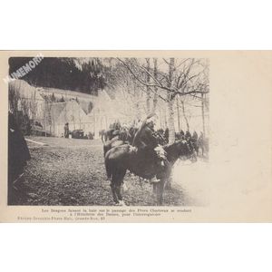 les Dragons faisant la haie sue le passage des P&egrave;res Chartreux se rendant &agrave; l'H&ocirc;tellerie des Dames, pour l'interrogatoire