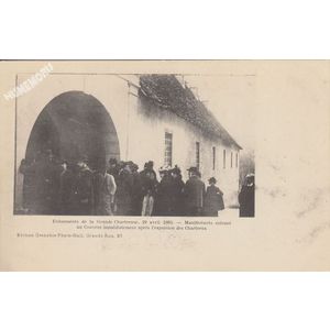 Ev&egrave;nements de la Grande Chartreuse, 29 avril 1903 Manifestants entrant au couvent imm&eacute;diatement apr&egrave;s l'expulsion des Chartreux