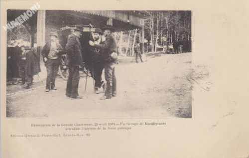 Ev&egrave;nements de la Grande Chartreuse, 29 avril 1903 un groupe de manifestants attendant l'arriv&eacute;e de la force publique