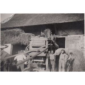 Montferrat : batteuse vers 1944