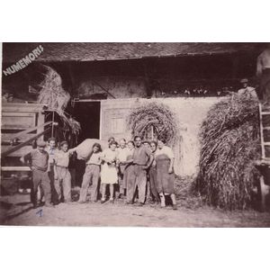 Montferrat : batteuse en 1943