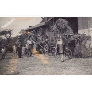 Montferrat : batteuse vers 1937