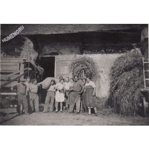 Montferrat : batteuse vers 1944