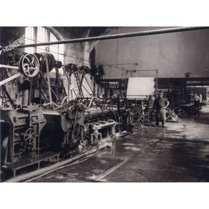 Rives : la Grande Fabrique machine &agrave; papier en 1930