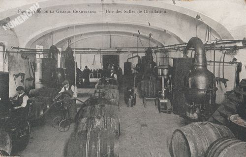 fabrication de la Grande Chartreuse une des salles de distillation