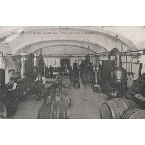 fabrication de la Grande Chartreuse une des salles de distillation