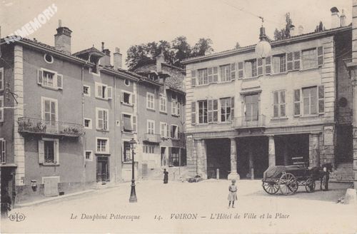 Le Dauphin&eacute; pittoresque 14 Voiron l'H&ocirc;tel de ville et la place