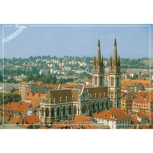 Voiron (Is&egrave;re) l'&eacute;glise St Bruno et la ville