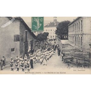 Moirans (Is&egrave;re) la Mairie et les Ecoles