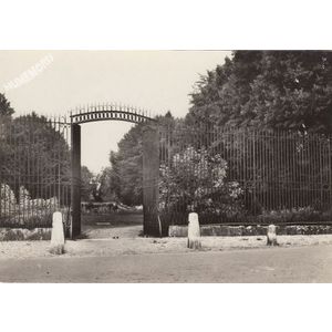 21.721 Moirans (Is&egrave;re) le jardin public Grille de Le Notre