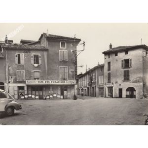 21.725 Moirans (Is&egrave;re) Place Charles Gauthier et avenue de la R&eacute;publique