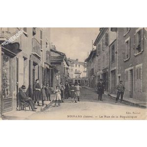 Moirans (Is&egrave;re) la rue de la R&eacute;publique