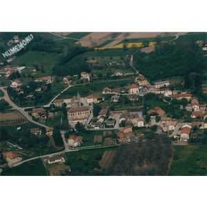 Saint Blaise du Buis : vue a&eacute;rienne de l'&eacute;glise et de l'usine