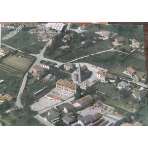 Saint Blaise du Buis : vue aérienne de l'église et de l'usine