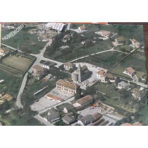 Saint Blaise du Buis : vue a&eacute;rienne de l'&eacute;glise et de l'usine