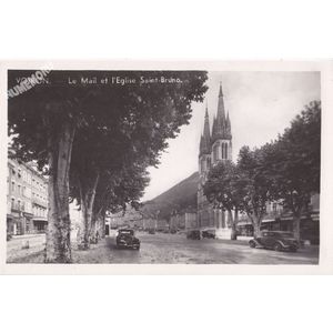 Voiron le Mail et l'&eacute;glise Saint-Bruno