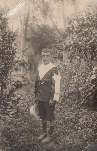 carte-photo d'un communiant de la Buisse