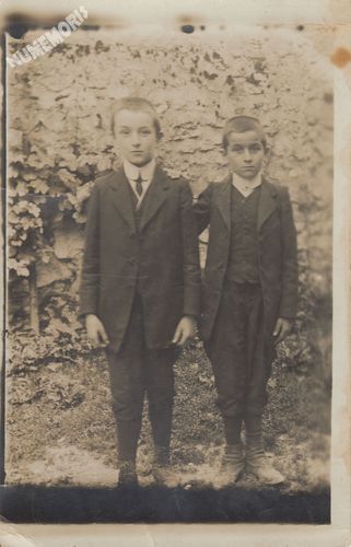 carte-photo de gar&ccedil;ons de la Buisse