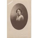 carte-photo d'une jeune fille de la Buisse