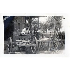 Charancieu : fabrication d'un char vers 1940