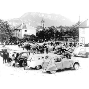 St Jean de Moirans : marché aux cerises après 1950