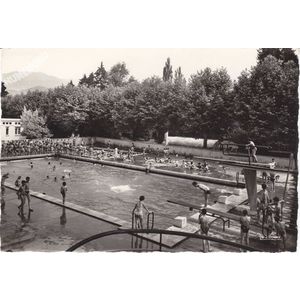 38.563.27 Voiron (Is&egrave;re) la piscine