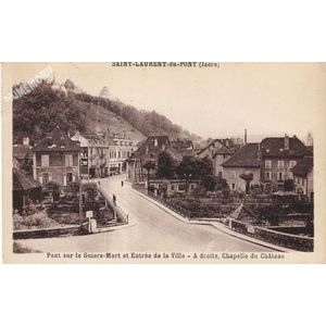 Saint Laurent du Pont (Is&egrave;re) pont sur le Guiers-Mort et entr&eacute;e de la ville A droite, chapelle du ch&acirc;teau