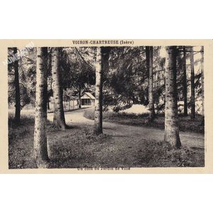 Voiron-Chartreuse (Is&egrave;re) un coin du jardin de ville