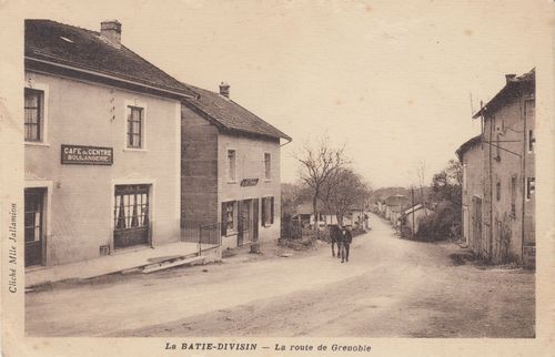 la B&acirc;tie-Divisin la route de Grenoble