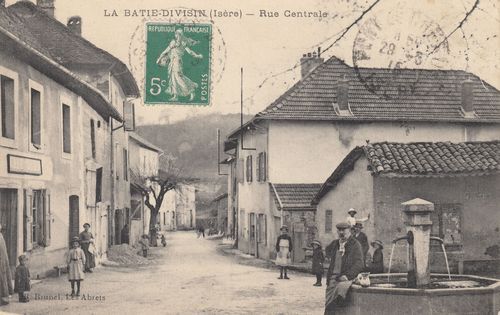la B&acirc;tie-Divisin (Is&egrave;re) rue centrale