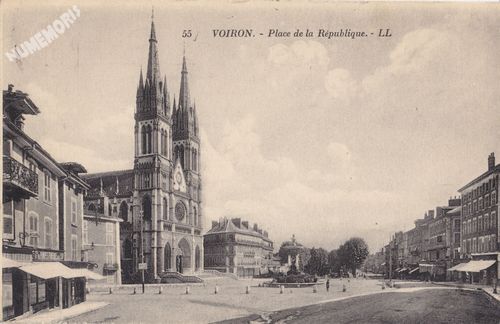 055 Voiron place de la R&eacute;publique LL